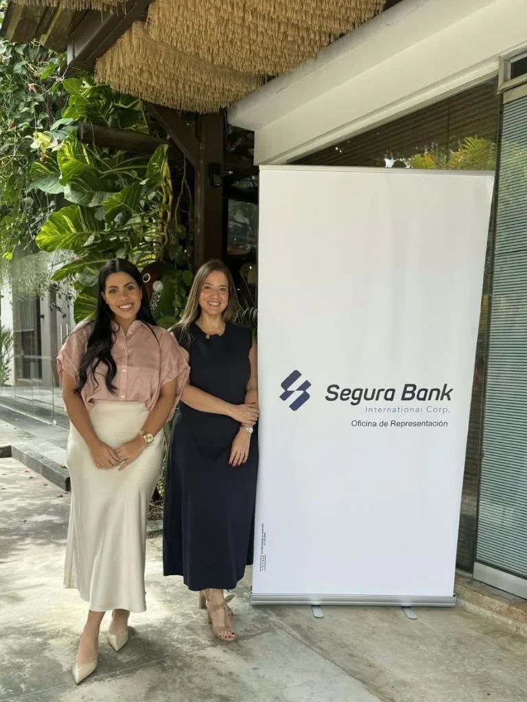 Encuentro sobre inversión internacional y diversificación patrimonial realizado por Segura Bank y Aroca Vives Abogados en Montería.